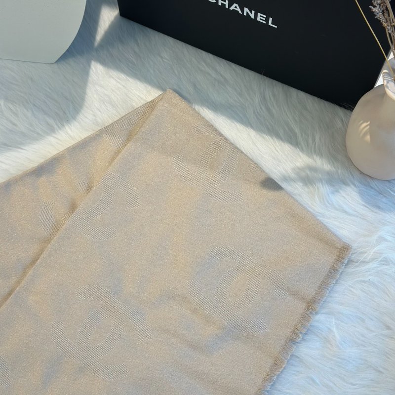 CHANEL 刺繡雙C細閃粉圍巾-1