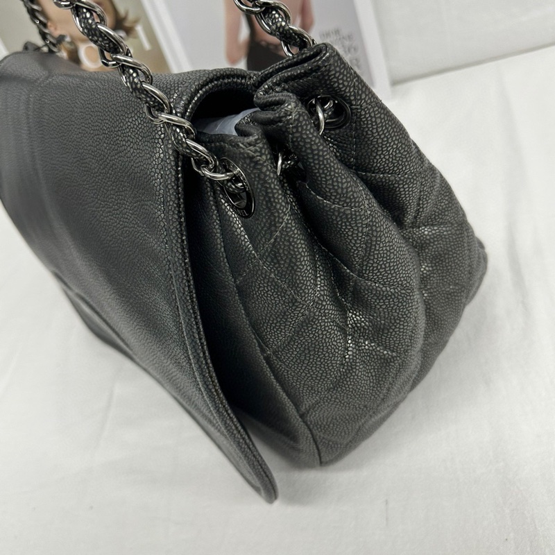 香奈兒荔枝牛皮翻蓋浮雕大logo鏈條包灰色-2