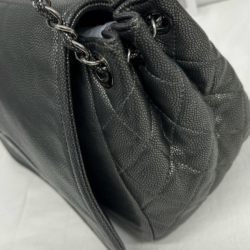 香奈兒荔枝牛皮翻蓋浮雕大logo鏈條包灰色-12