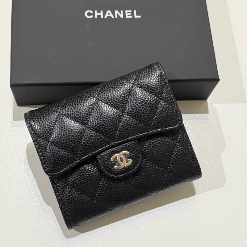 Chanel經典款黑色荔枝牛皮金釦 短夾 錢包-1