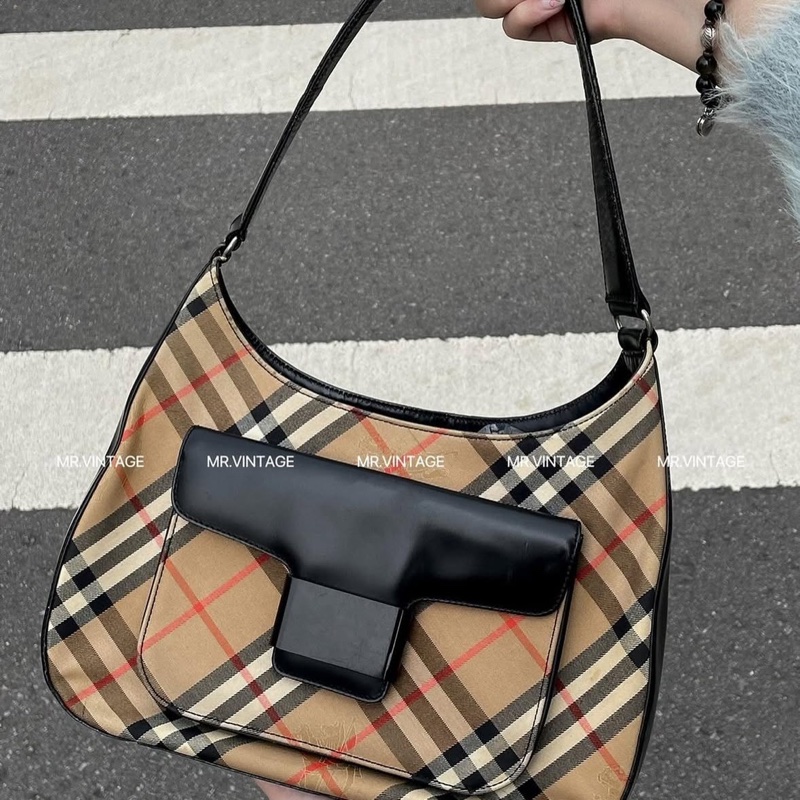 🏷️ Burberry Hobo-2