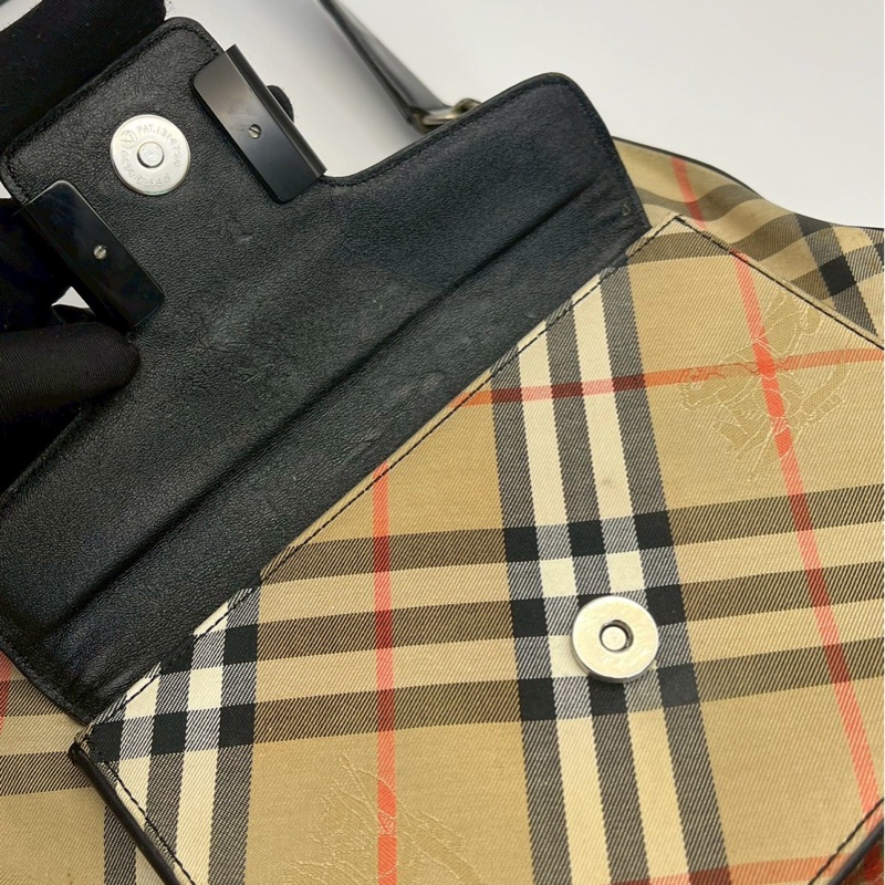 🏷️ Burberry Hobo-14