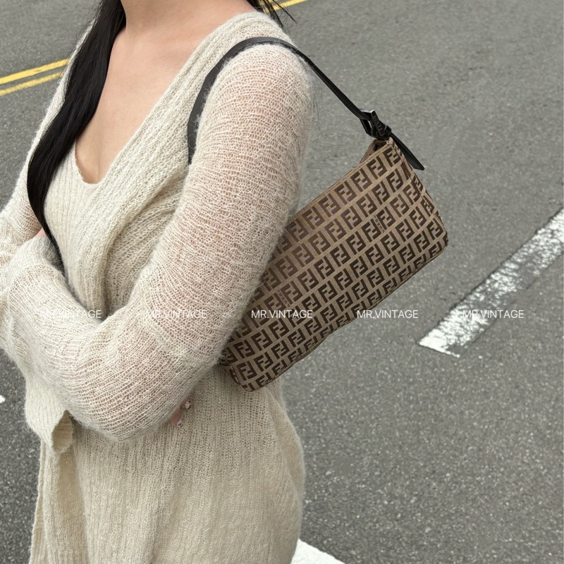 🏷️ Fendi Hobo-0
