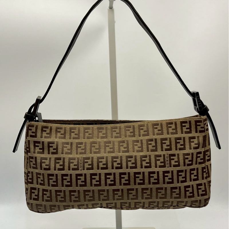 🏷️ Fendi Hobo-3