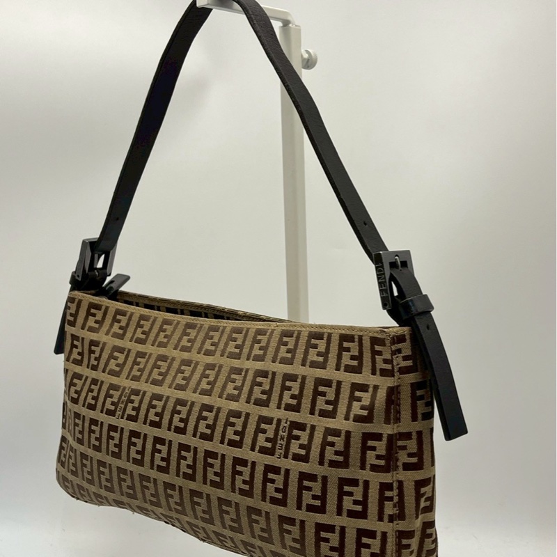 🏷️ Fendi Hobo-5