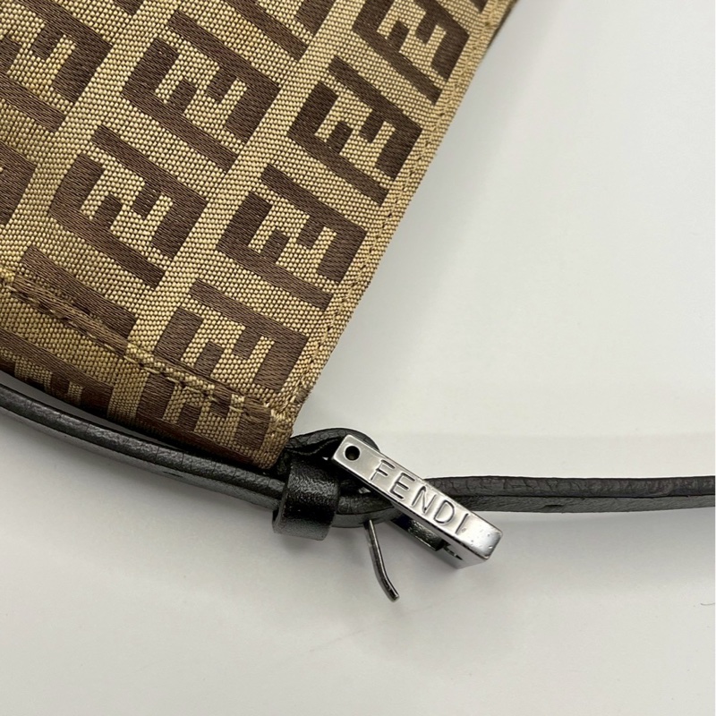🏷️ Fendi Hobo-6