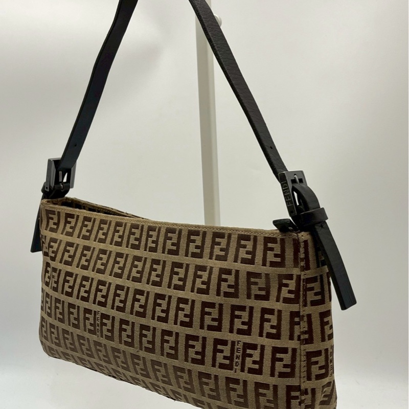 🏷️ Fendi Hobo-7