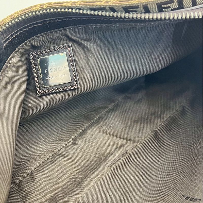 🏷️ Fendi Hobo-11