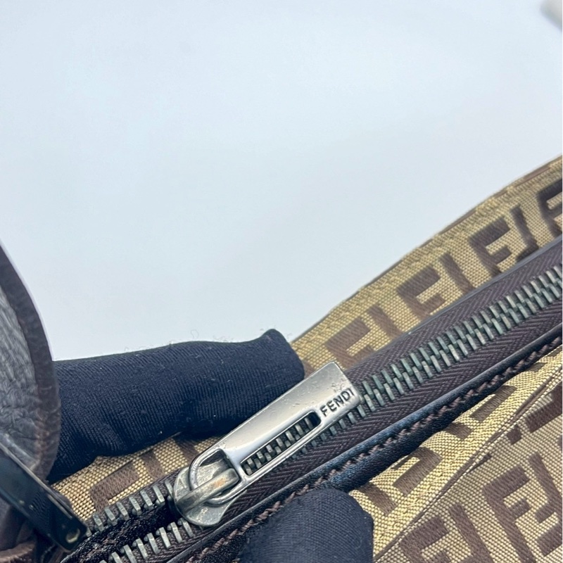 🏷️ Fendi Hobo-12
