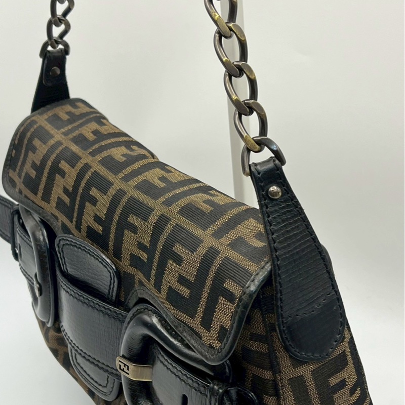 🏷️ Fendi Hobo-17