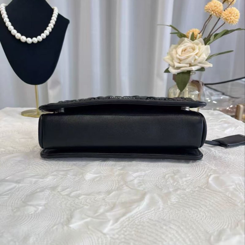 Miu Miu 黑色羊皮皺摺肩背包 25*17*4.5 99新 配件塵袋-5