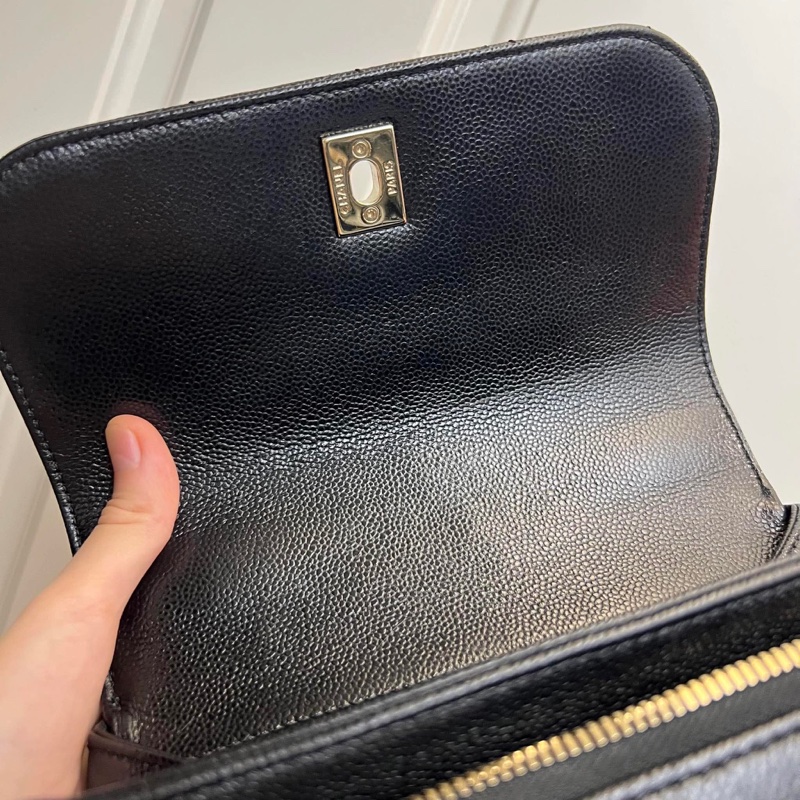 Chanel 香奈兒 小號郵差包 黑金荔枝皮-8
