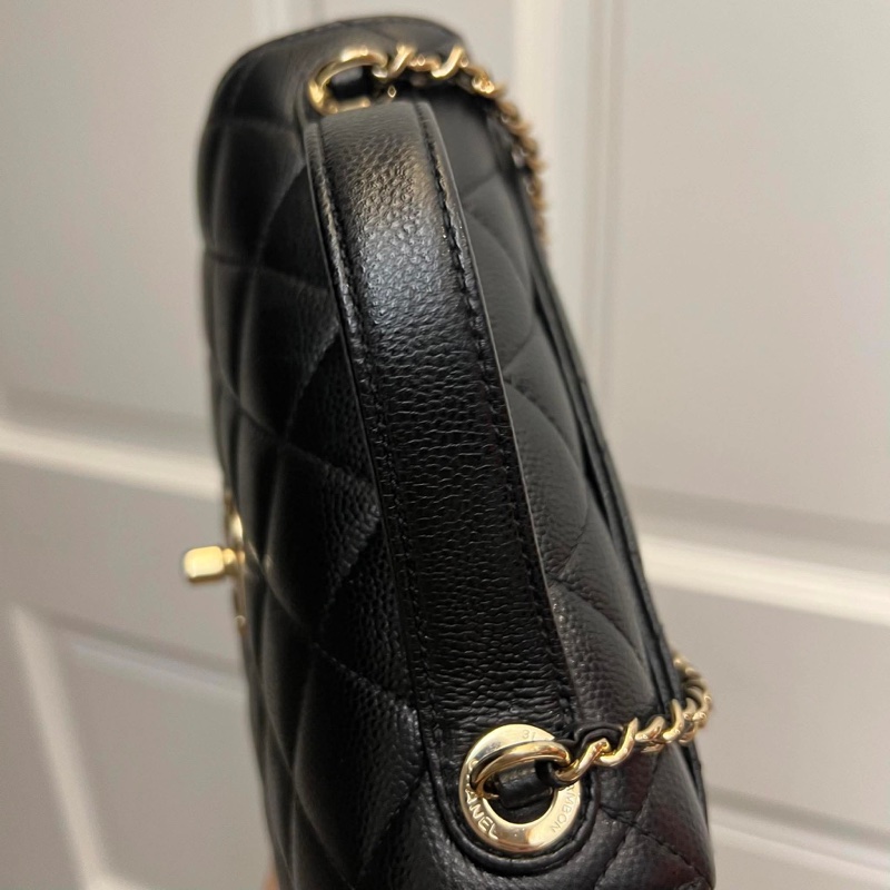 Chanel 香奈兒 小號郵差包 黑金荔枝皮-18