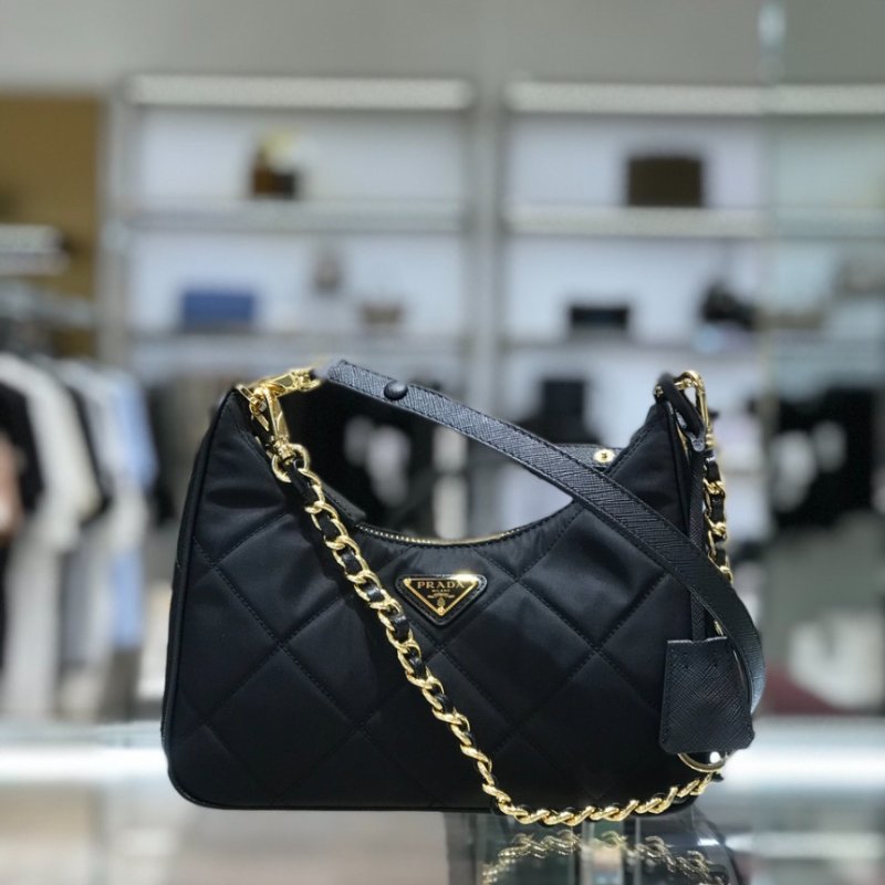 🎉新品好折扣✨ Prada Re-Edition 1995 Chaîne Re-Nylon 菱格紋多用包  黑色-16