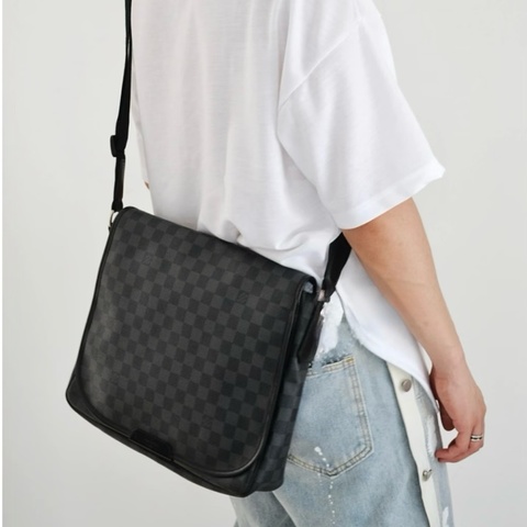 LV 路易威登 黑灰棋盤格 Damier Graphite Daniel Messenger 下蓋包 斜背包 肩背包 N58029