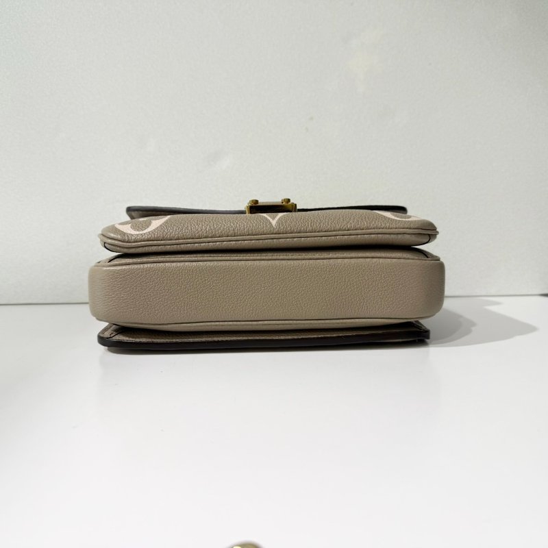 LV斑鳩灰牛皮金釦橫版郵差包M23081-5