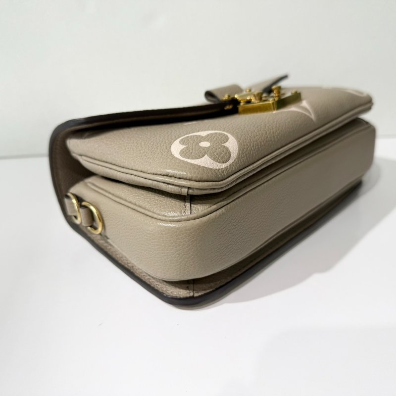 LV斑鳩灰牛皮金釦橫版郵差包M23081-7