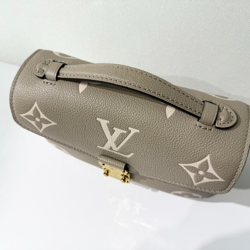 LV斑鳩灰牛皮金釦橫版郵差包M23081-9