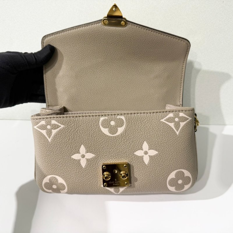 LV斑鳩灰牛皮金釦橫版郵差包M23081-10