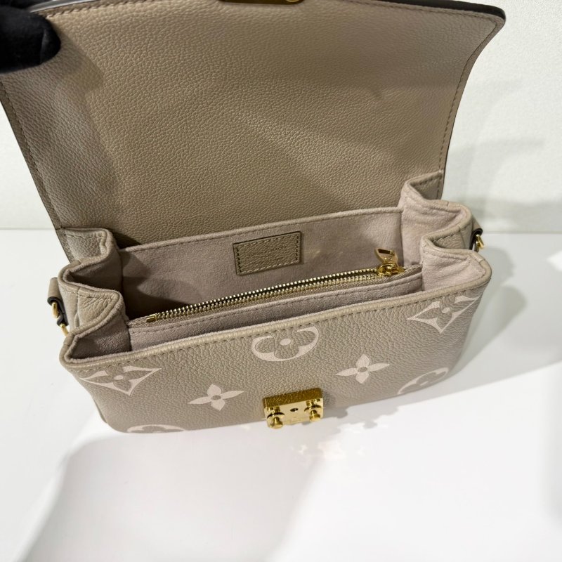 LV斑鳩灰牛皮金釦橫版郵差包M23081-11