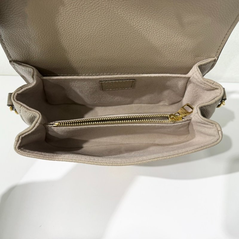 LV斑鳩灰牛皮金釦橫版郵差包M23081-12