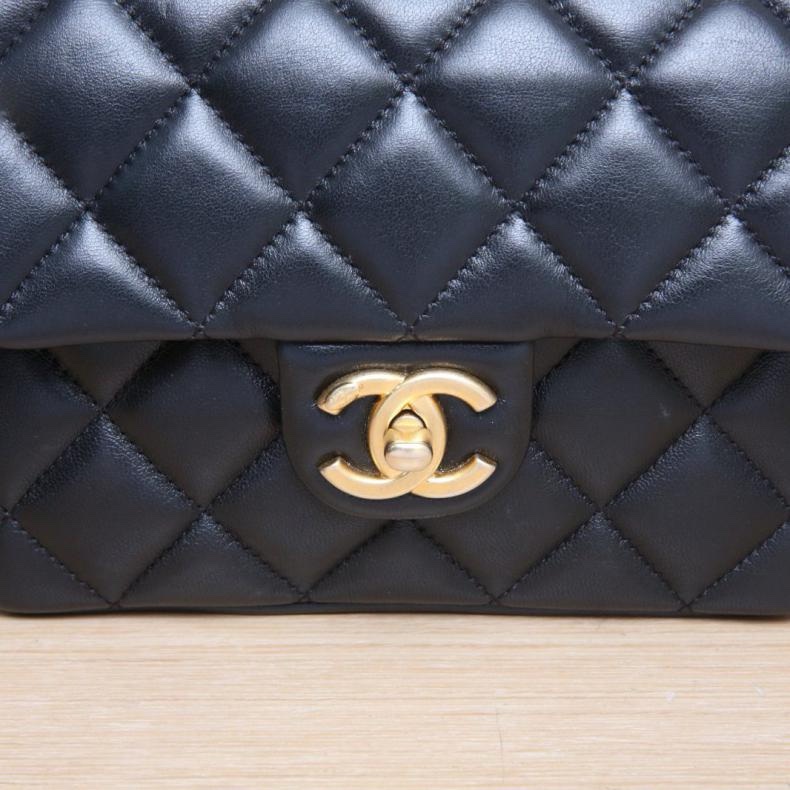 CHANEL(香奈兒) CF 24P 口蓋包/19cm 黑色  晶片開 金扣 珍珠皮穿三鏈手柄-5