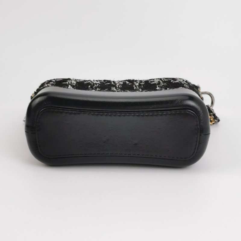 95❤Chanel Gabrielle香奈兒流浪包小號油蠟皮黑白毛呢雙鏈條單肩包-5