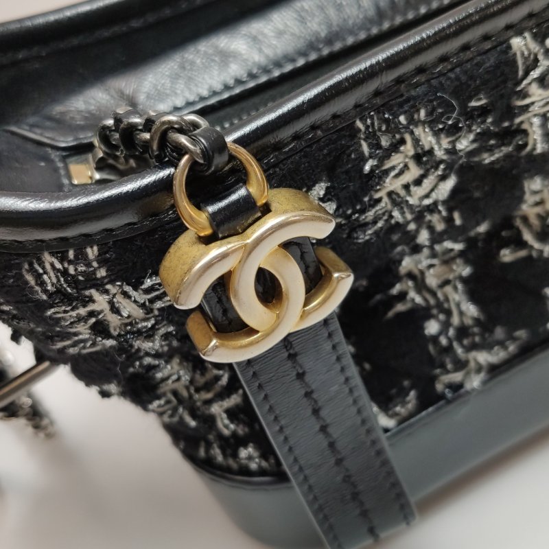 95❤Chanel Gabrielle香奈兒流浪包小號油蠟皮黑白毛呢雙鏈條單肩包-12