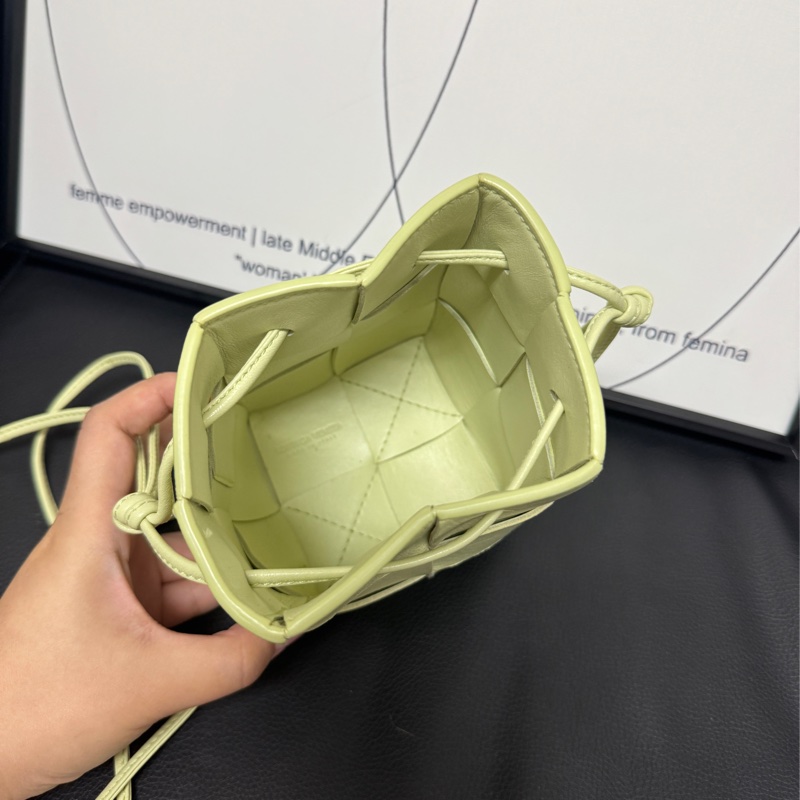 Bv編織牛油果色水桶仔-10