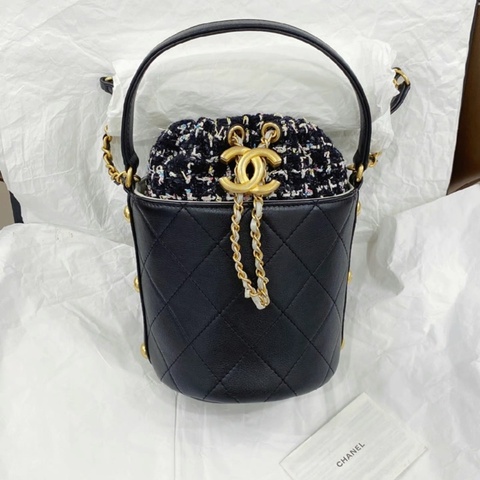 Chanel Bucket Bag 香奈兒黑金配色粗尼花拼牛皮抽繩水桶包