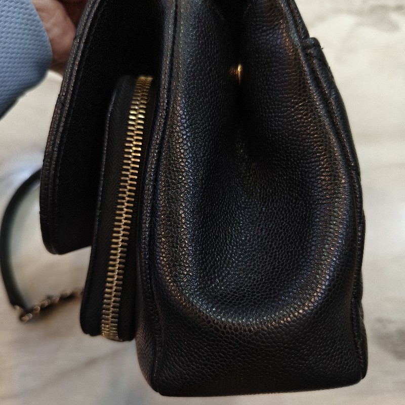 Chanel 郵差包 ，內裡也是皮革款（送照片上的香奈兒絲巾，原價也要7千以上ㄟ）-15