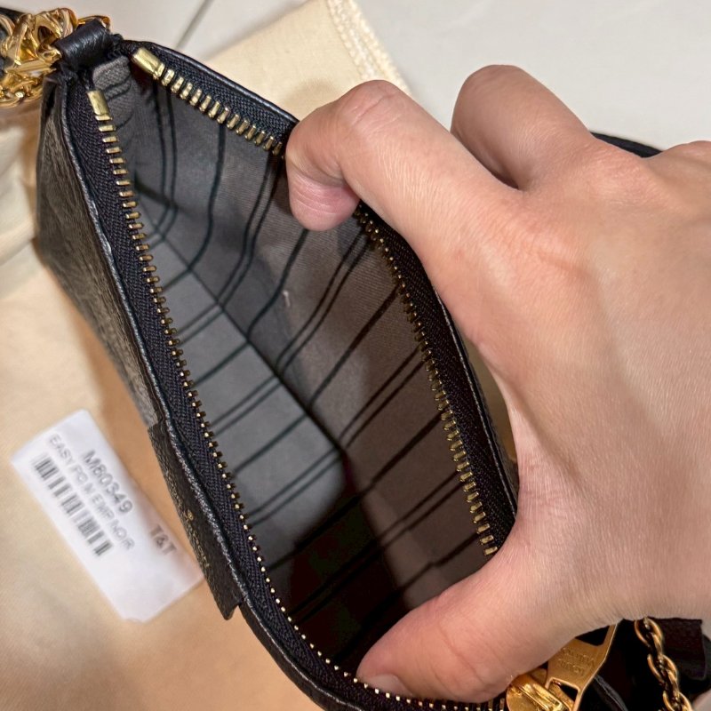 LOUIS VUITTON LV 黑 壓花皮革金鍊肩背/斜背包 隨身包 M80349｜95成新(誠可議價)-7