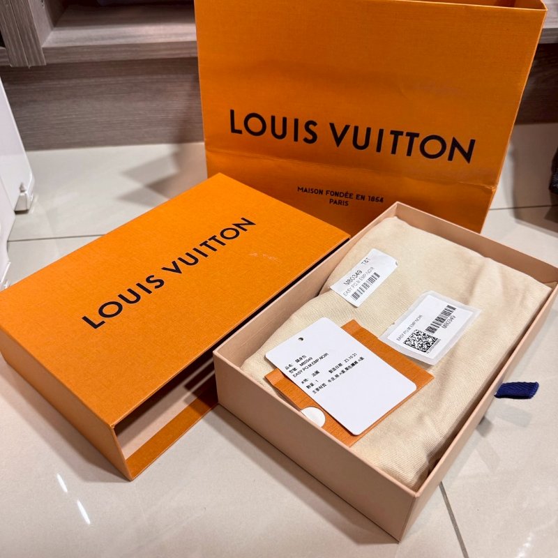 LOUIS VUITTON LV 黑 壓花皮革金鍊肩背/斜背包 隨身包 M80349｜95成新(誠可議價)-10