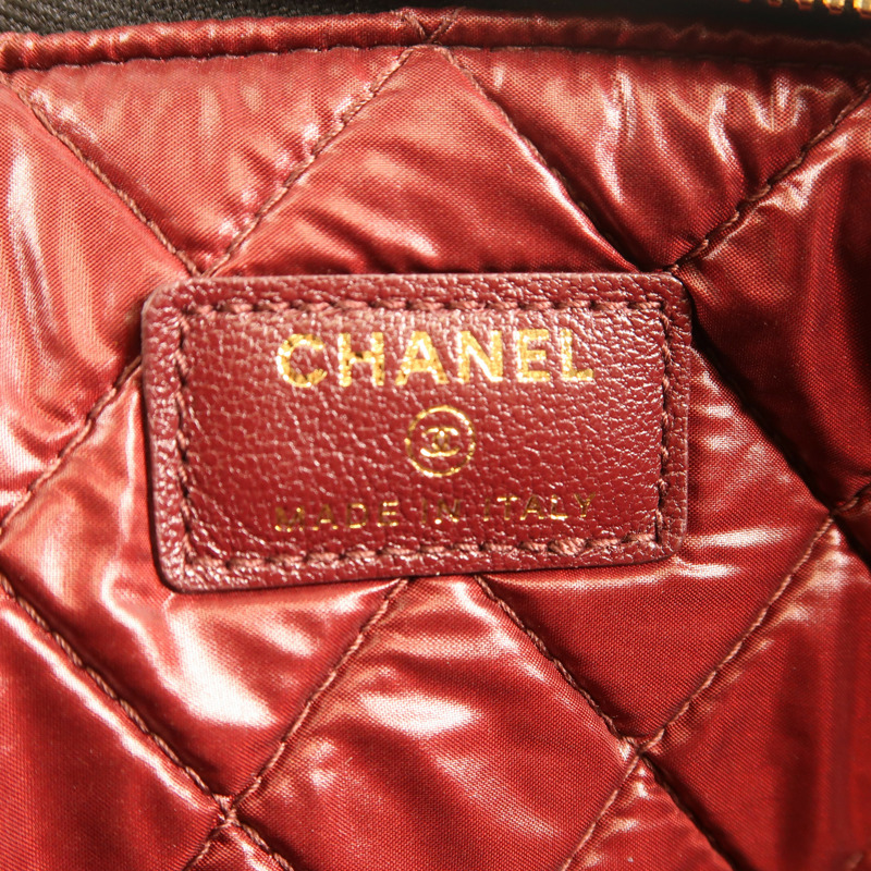 CHANEL 羊皮皮革Pouch金扣手拿包-5