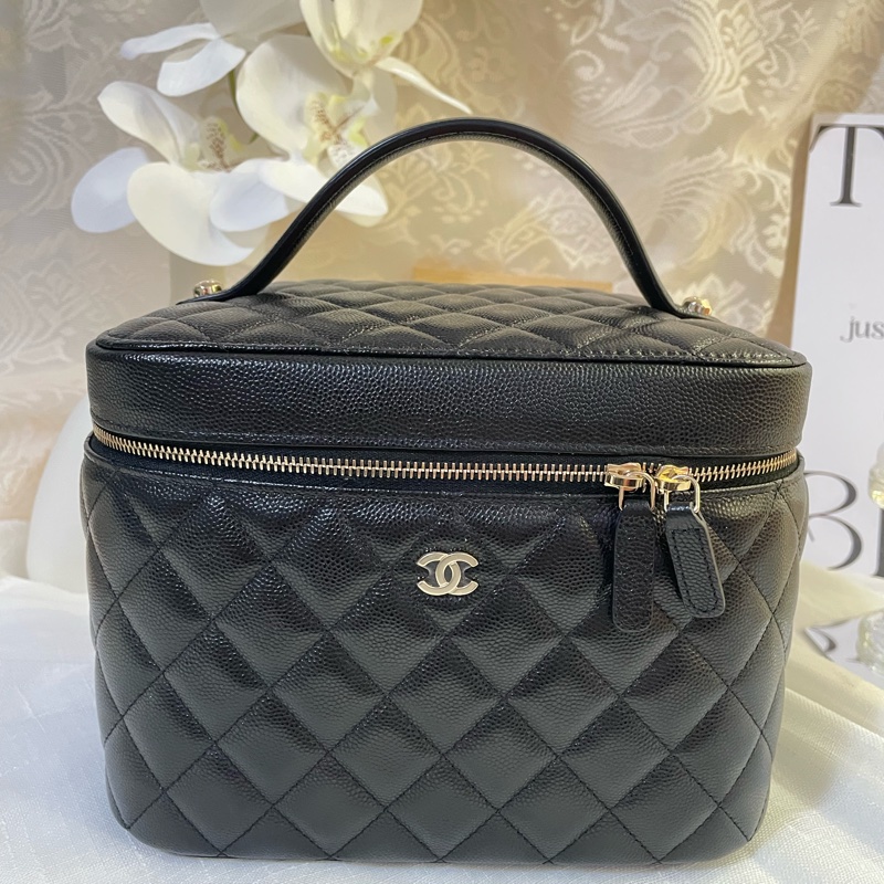Chanel vanity case 化妝袋 荔枝皮 金扣-1