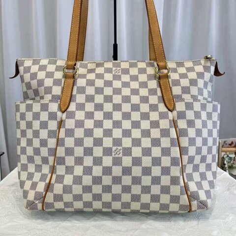 ✨LV Totally 白色棋盤格托特包 中號 33*30*13  96新配件塵袋