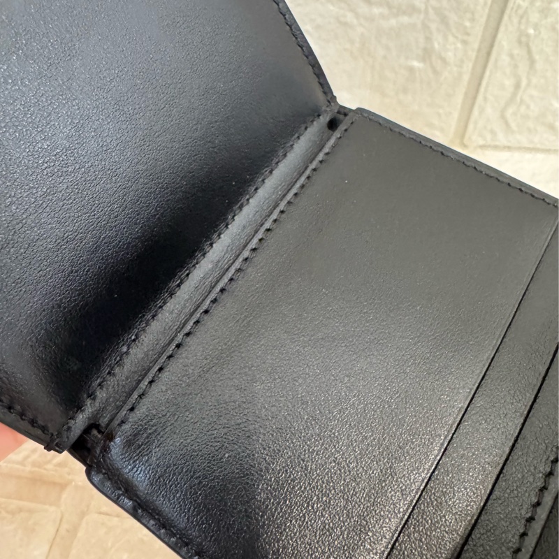 celine黑皮革三折短夾-11