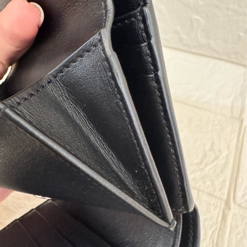 celine黑皮革三折短夾-14