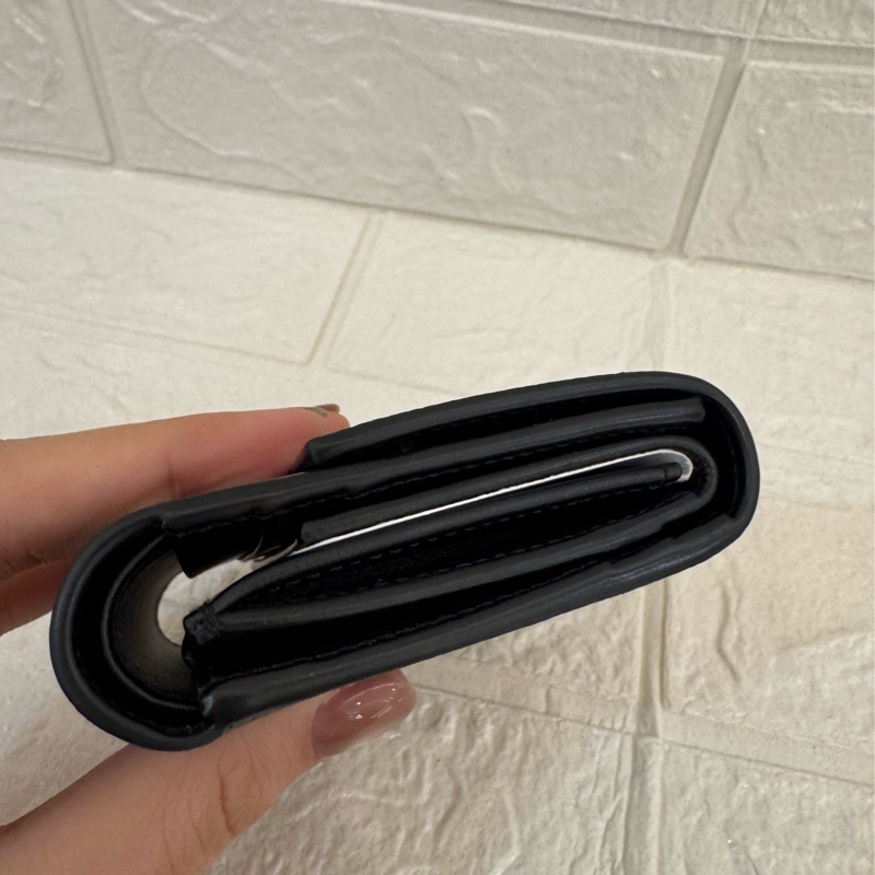 celine黑皮革三折短夾-19