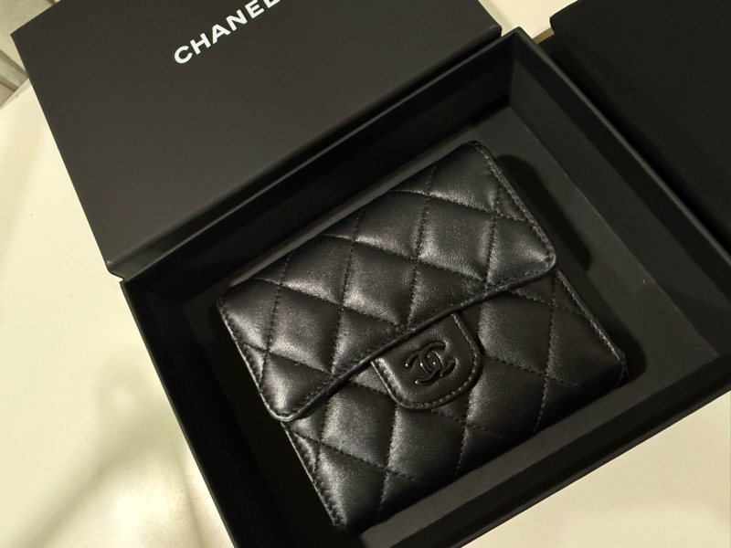 香奈兒 So Black 全黑三折短夾錢包🖤甜甜價售台灣購證-3