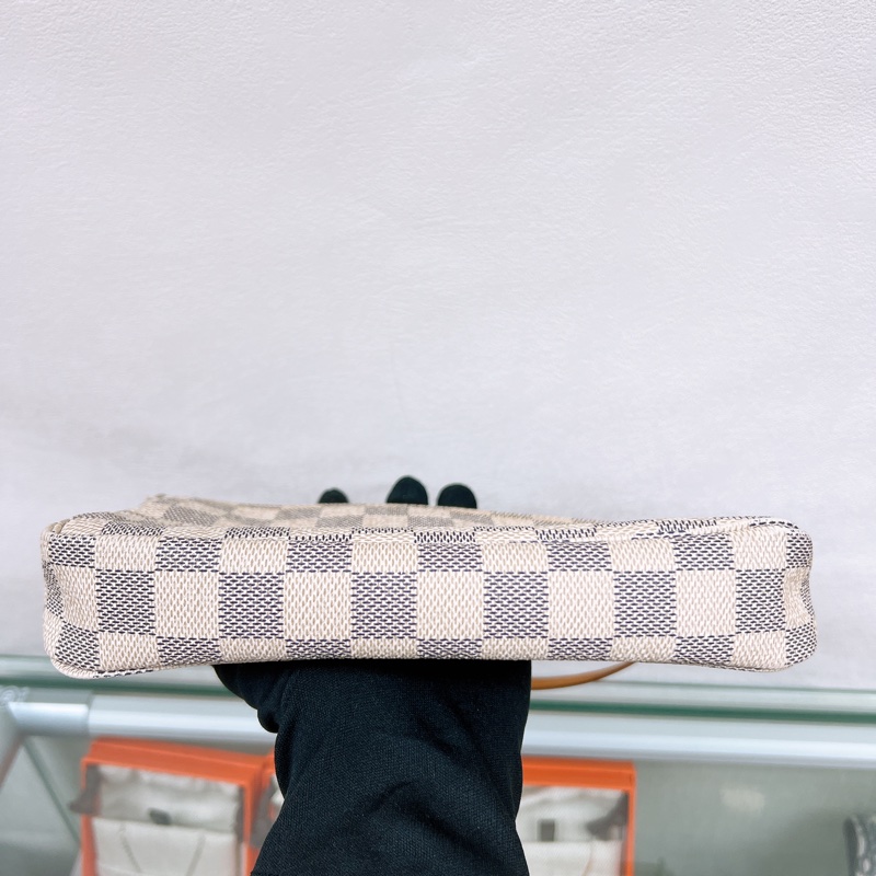 Lv pochette 中古白色棋盤大麻將包-3