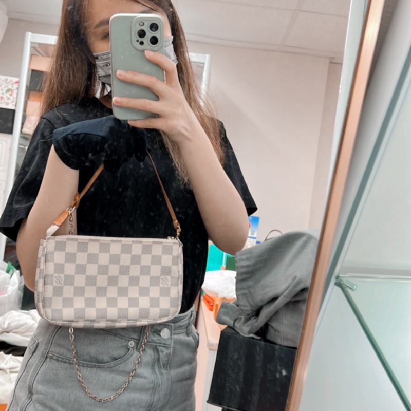 Lv pochette 中古白色棋盤大麻將包-13