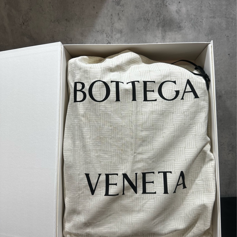 全新Bottega Veneta BVHop Bag travertine色-1