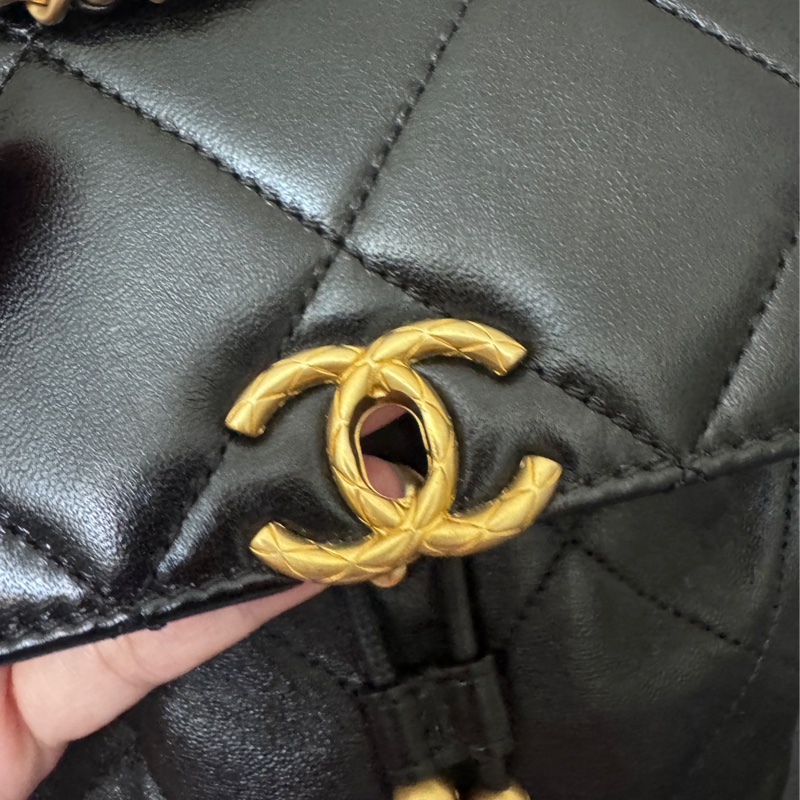 Chanel 24s  字母肩帶牛皮雙肩包-19