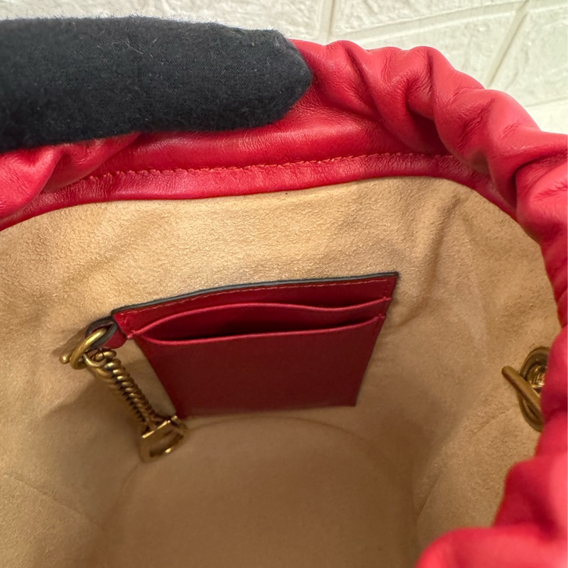 GUCCI 紅色金雙G水桶包-15