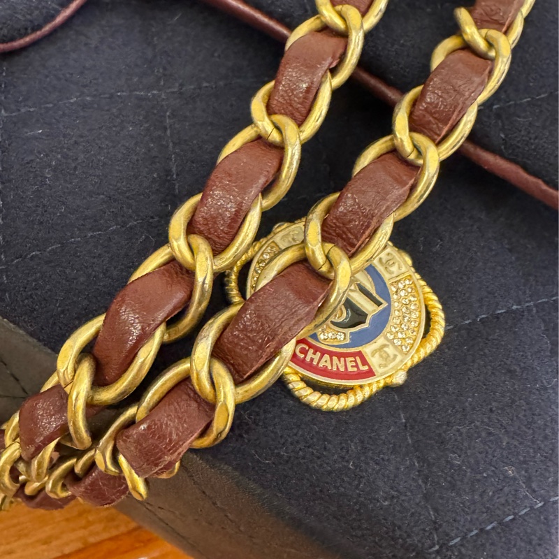 CHANEL海軍藍帆布/羊皮徽章COCO25  最甜coco25-10