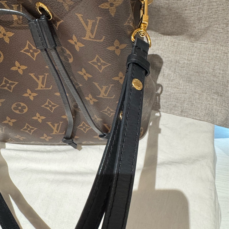 LV 經典水桶包 黑色-4