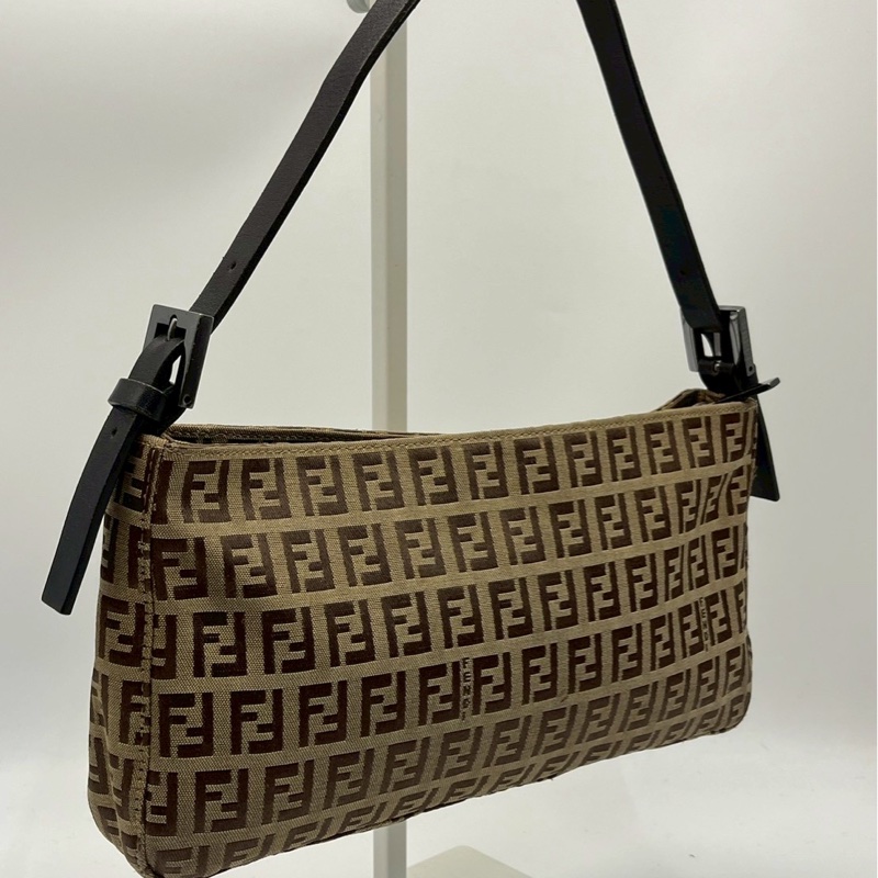 Fendi 腋下包-6