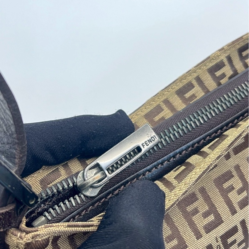 Fendi 腋下包-8