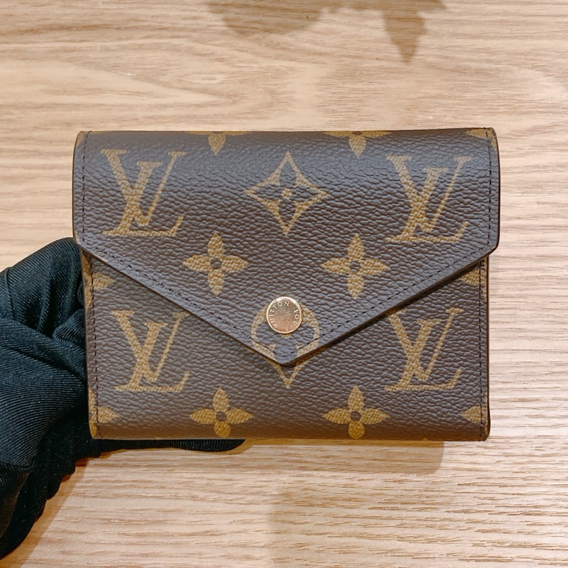 TW4265 Louis Vuitton 路易威登 三摺短錢包Victorine Wallet-5